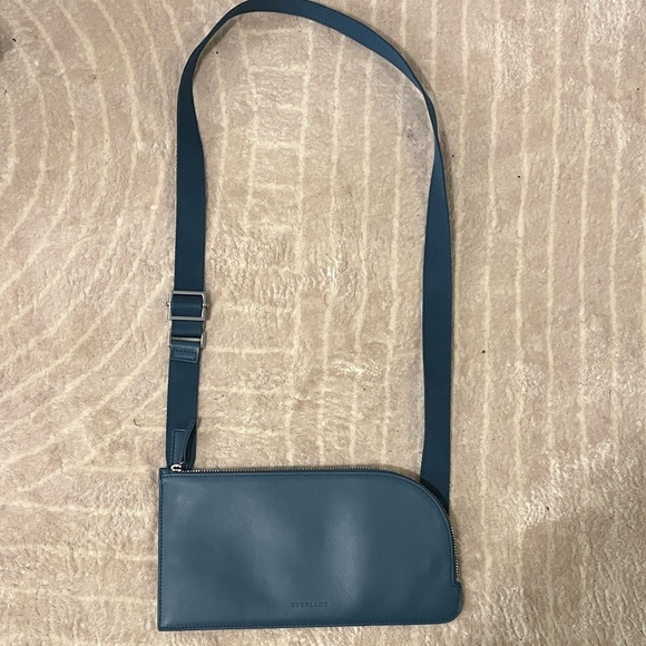Everlane Italian Leather Sling Crossbody Bag - Picture 3 of 9